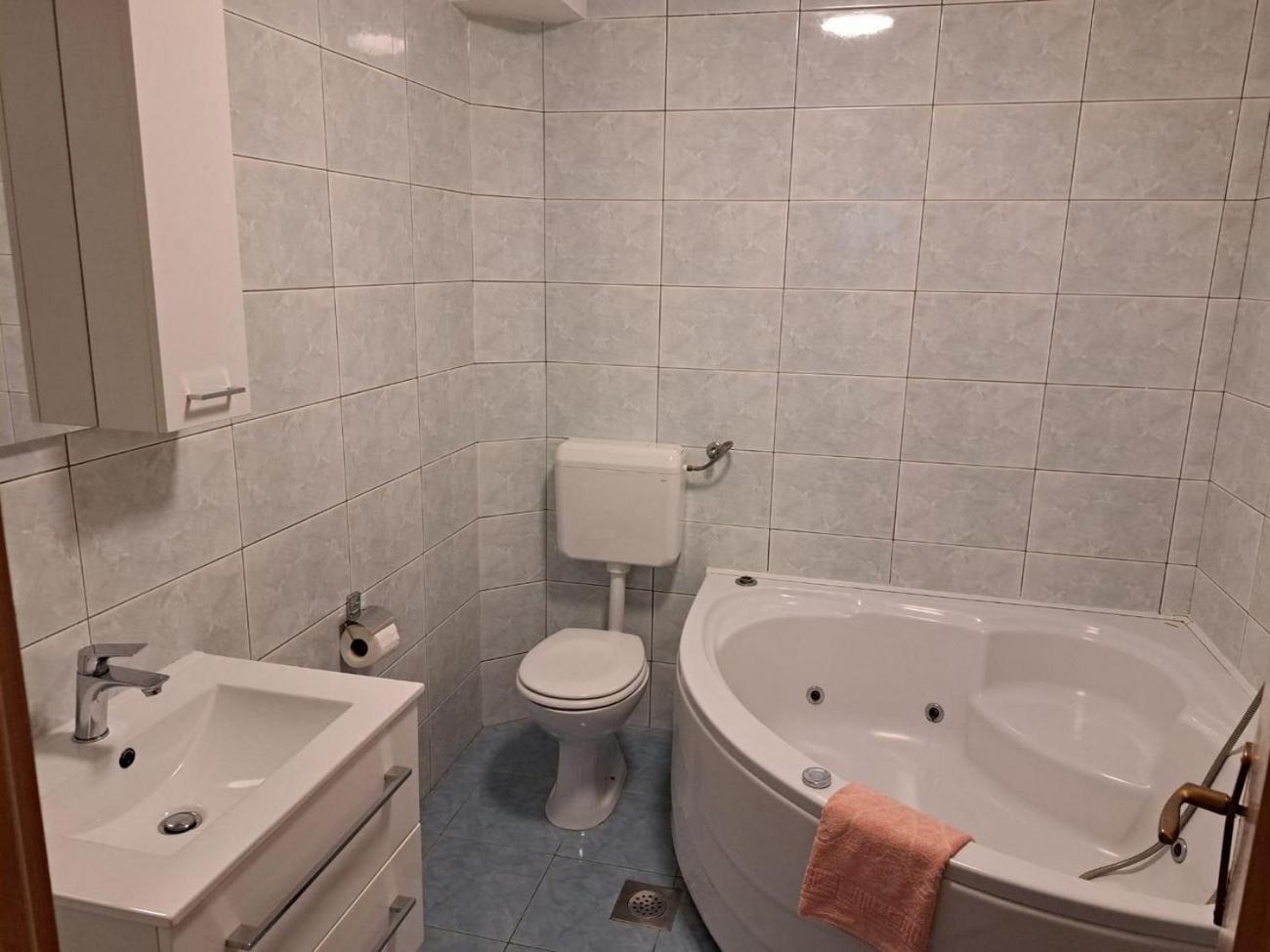 Apartment With A Parking Space Zivogosce - Blato, Makarska - 22253