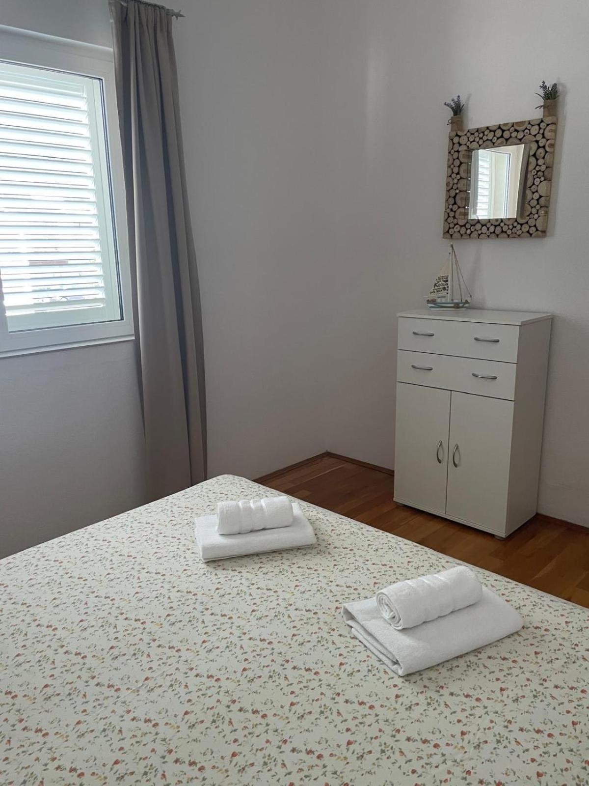 Apartment With A Parking Space Zivogosce - Blato, Makarska - 22253